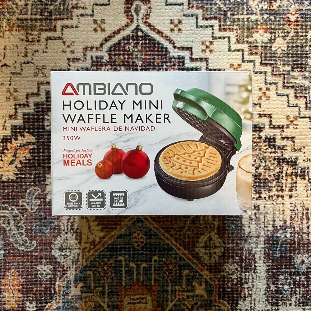 Holiday Mini Waffle Maker • NEW